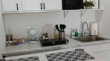 Fridge, microwave, stovetop, coffee/tea maker