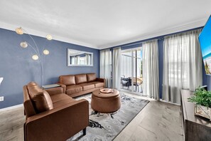 Smart TV, DVD player - Poolside Villas 104 near beach sleeps 5 (Destin)