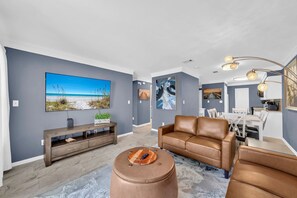 Smart TV, DVD player - Poolside Villas 104 near beach sleeps 5 (Destin)