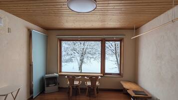 3 chambres, fer et planche à repasser, Wi-Fi gratuit, draps fournis