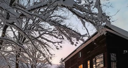 Quiet Forest Retreat with Mt. Yotei Views - 10 min to Hirafu ski resort
