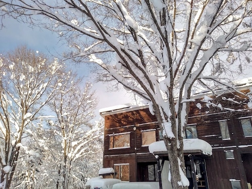 Quiet Forest Retreat with Views of Mt. Yotei – 3 Bedrooms, 10 Minutes from Niseko Resort