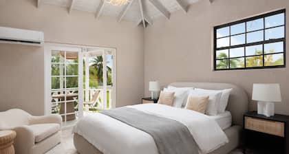 Luxe Retreat With Private Pool Near Beach - The June