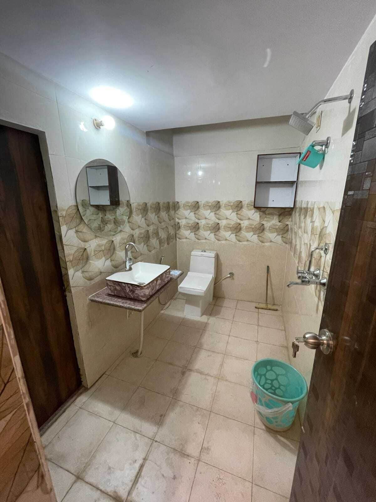 Basic Apartment | Bathroom