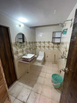 Basic Apartment | Bathroom | Shower - Akash Ganga Homestay Varanasi (Varanasi)