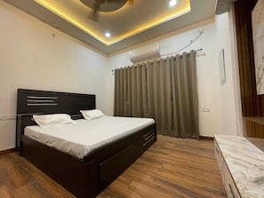 Deluxe Apartment | Free WiFi - Akash Ganga Homestay Varanasi (Varanasi)