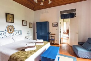 3 soverom, strykejern/-brett, internettilgang og sengetøy