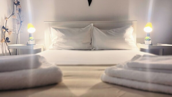 1 bedroom, free WiFi, bed sheets - Aviației Vintage Charm with AC (Bucharest)