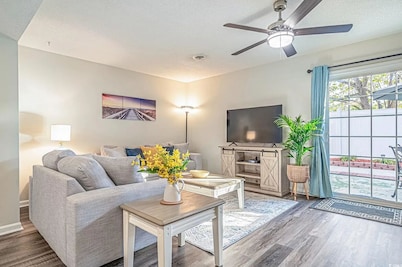  Peaceful 3-bedroom Coastal Haven located 5 mins from the beach in Myrtle Beach