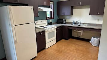 冰箱、微波炉、烤箱、炉灶