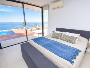Room - Luxury Villa Facing the Sea in Cotobro (Almuñecar)
