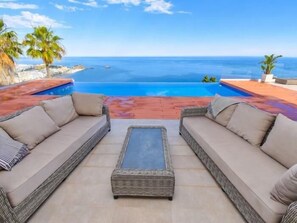 Pool - Luxury Villa Facing the Sea in Cotobro (Almuñecar)