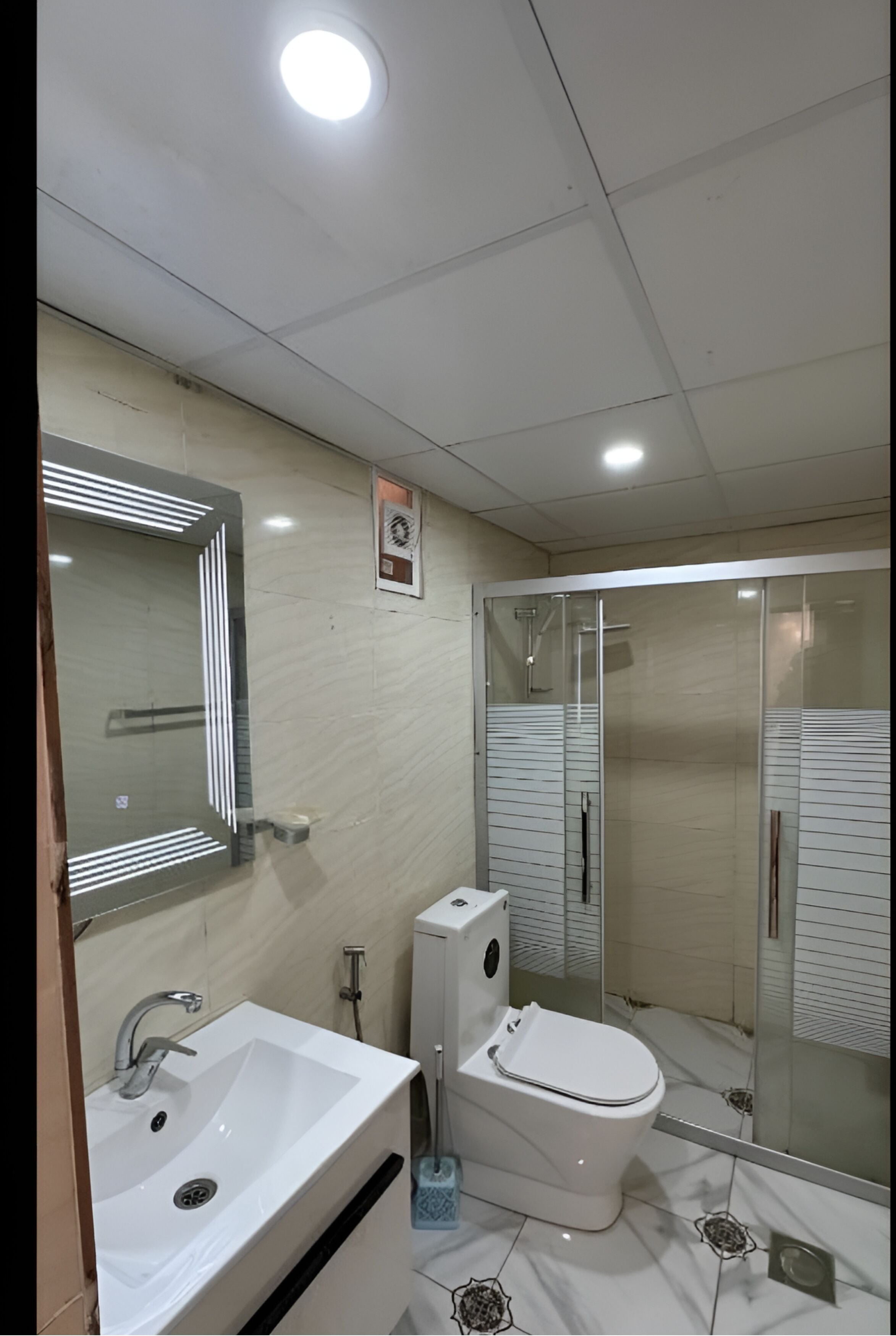 Kamar Triple Eksklusif | Kamar mandi | Shower, pancuran hujan, perlengkapan mandi gratis, dan pengering rambut