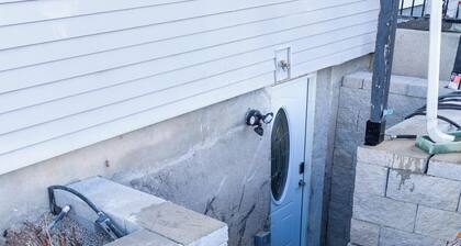 Clean, Fresh, Sleeps 8, big screens TVs, WiFi in enjoyable Pocatello