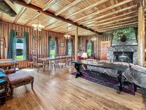 Dining - Tomhegan Lodge (Tomhegan Direct Lake Access) (Rockwood)