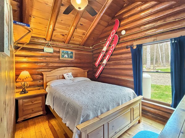 2 bedrooms, bed sheets - Ramona (Tomhegan Direct Lake Access) (Rockwood)