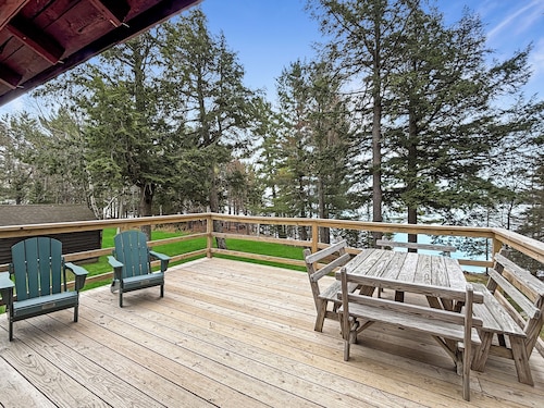 Hemlock (Tomhegan Direct Lake Access)