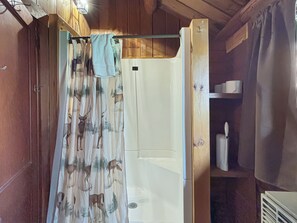 Shower - Spinney (Tomhegan Direct Lake Access) (Rockwood)