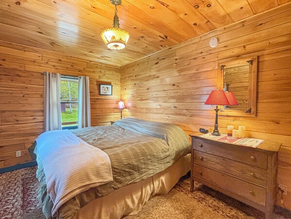 2 bedrooms, bed sheets - Margie (Tomhegan Direct Lake Access) (Rockwood)