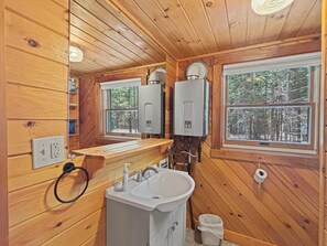 Shower - Moosewood (Tomhegan Direct Lake Access) (Rockwood)