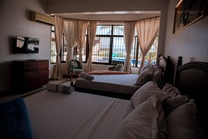 3 bedrooms, iron/ironing board, internet, bed sheets