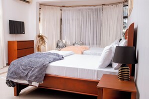 3 habitaciones, tabla de planchar con plancha, internet y ropa de cama 