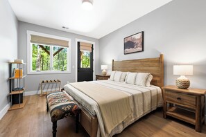 3 bedrooms, desk, iron/ironing board, free WiFi