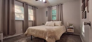 3 bedrooms, desk, iron/ironing board, free WiFi