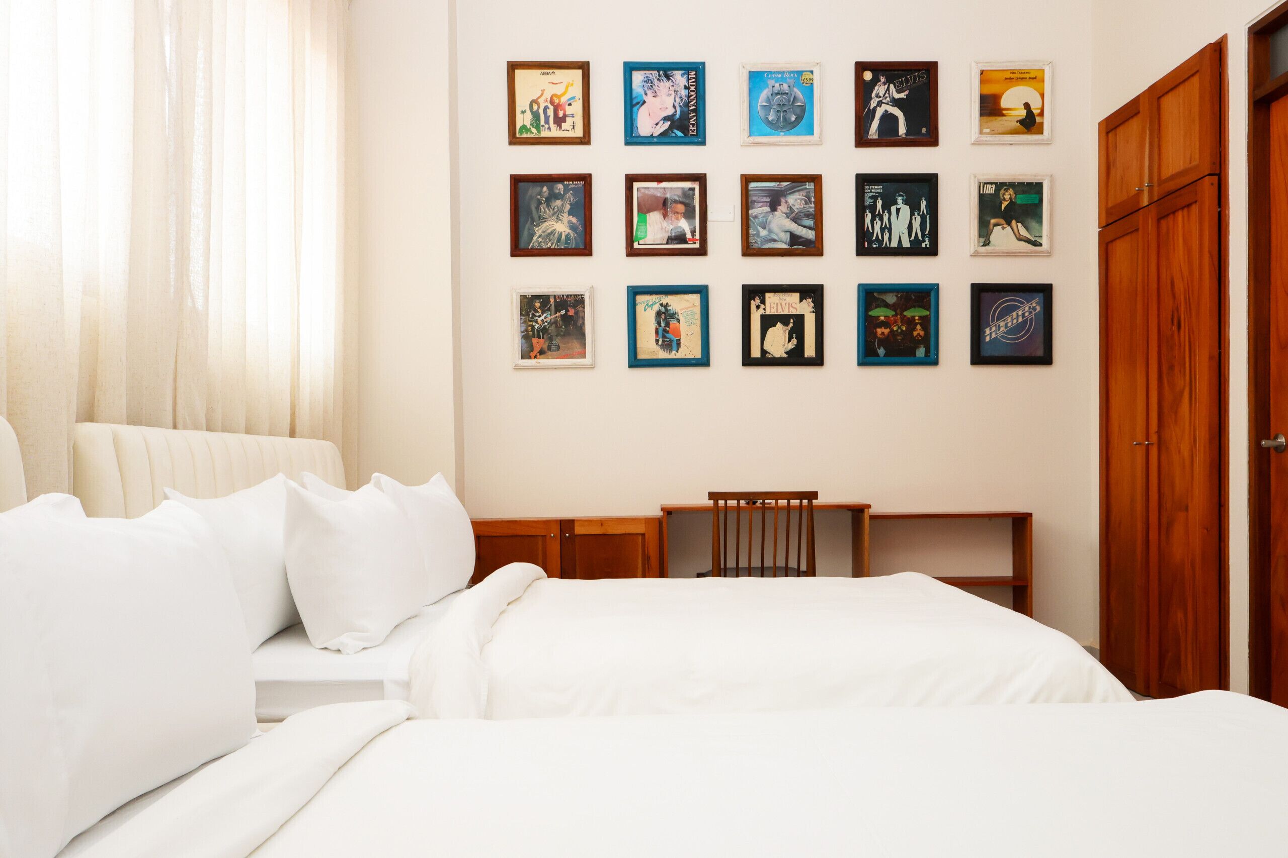 4 slaapkamers, een strijkplank/strijkijzer, gratis wifi, beddengoed