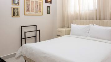 4 bedrooms, iron/ironing board, free WiFi, bed sheets