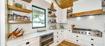 Sunsets, swimming and siestas in remodeled lakehouse in Heber Springs