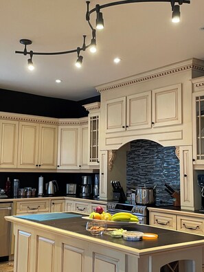 Private kitchen - Spacious Lakefront Property in Charming Private Estate! (Gore)