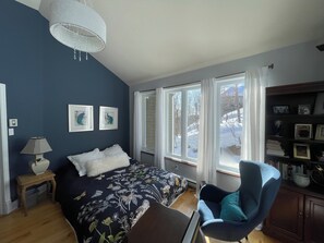 Room - Spacious Lakefront Property in Charming Private Estate! (Gore)