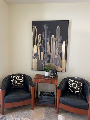 Interior - Spacious Lakefront Property in Charming Private Estate! (Gore)