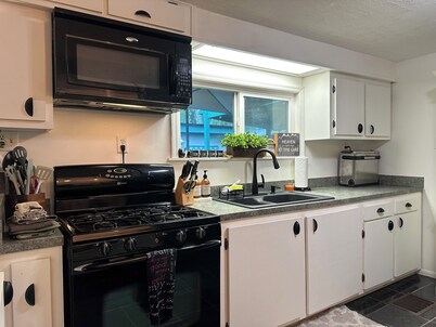 Beary Comfortable Cottage in Salt Springs