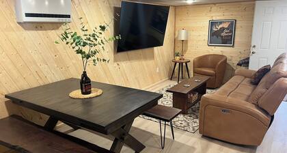 GLACIER CREEK APARTMENT-Enchanting 4 bedroom apartment with WiFi n scenic Seward