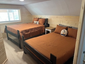 4 bedrooms, WiFi, bed sheets - GLACIER CREEK APARTMENT-Enchanting 4 bedroom apartment with WiFi n scenic Seward (Seward)