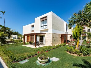 Exterior - Luxury Villa Near the Beach in Puerto Plata – Stylish Caribbean Getaway (Puerto Plata)