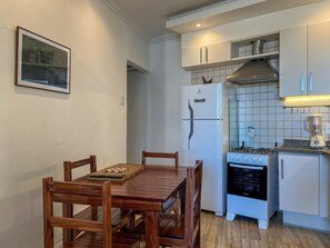 Basic-íbúð | Einkaeldhús | Ísskápur í fullri stærð, örbylgjuofn, bakarofn, eldavélarhellur