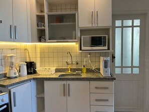 Basic-íbúð | Einkaeldhús | Ísskápur í fullri stærð, örbylgjuofn, bakarofn, eldavélarhellur