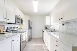 Fridge, microwave, stovetop, dishwasher