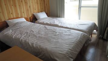 1 habitación, escritorio, wifi gratis y ropa de cama