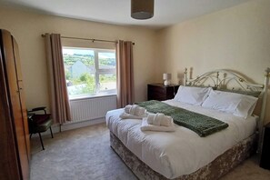 3 Schlafzimmer, Bügeleisen/Bügelbrett, WLAN, Bettwäsche