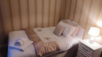 3 quartos, ferros/tábuas de passar roupa, Wi-Fi, roupa de cama