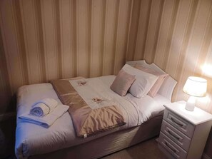 3 室のベッドルーム、アイロン / アイロン台、WiFi、ベッドシーツ