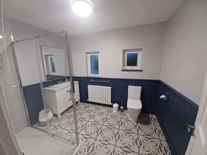 Ducha, secador de pelo, toallas