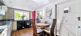 4 Bed-2 Bath-Bar-Pool Table-Library- Xmas venue