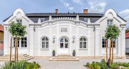 Fulop Panzio-Red Lollipop Apartment, Révfülöp, Hungary