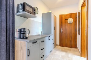 Fridge, microwave, stovetop, coffee/tea maker