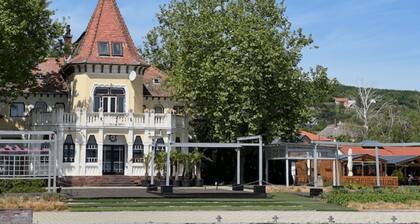 Fulop Panzio-Green Parasol Apartment, Révfülöp, Hungary